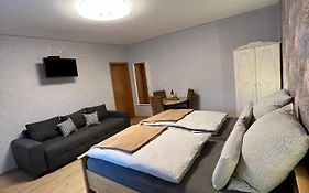 O&W Ferienzimmer Am Nuerburgring, Quiddelbach